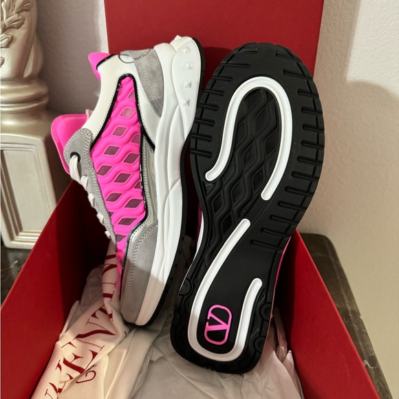 VALENTINO SNEAKERS 💗 - Picture 3 of 3
